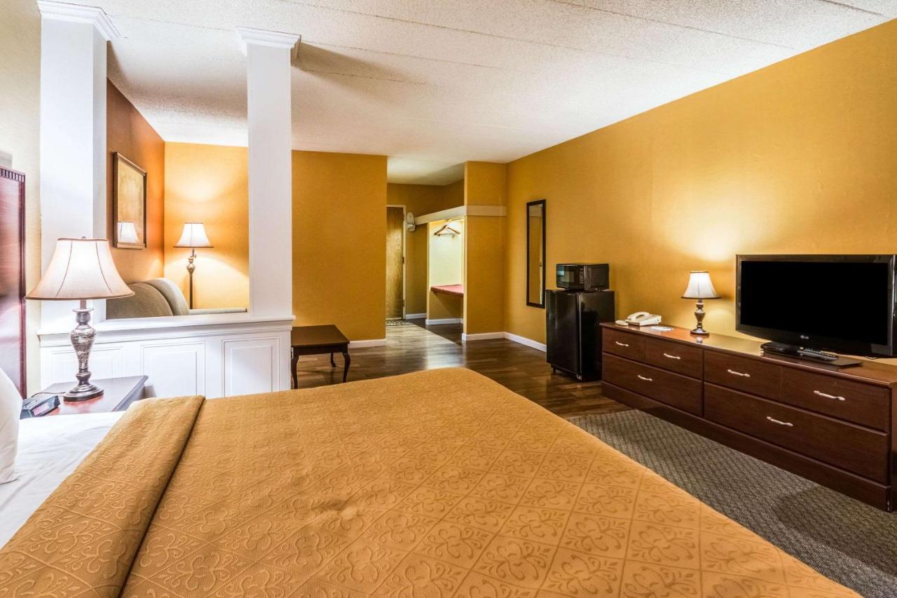 Quaint Inn & Suites McHenry Eksteriør bilde