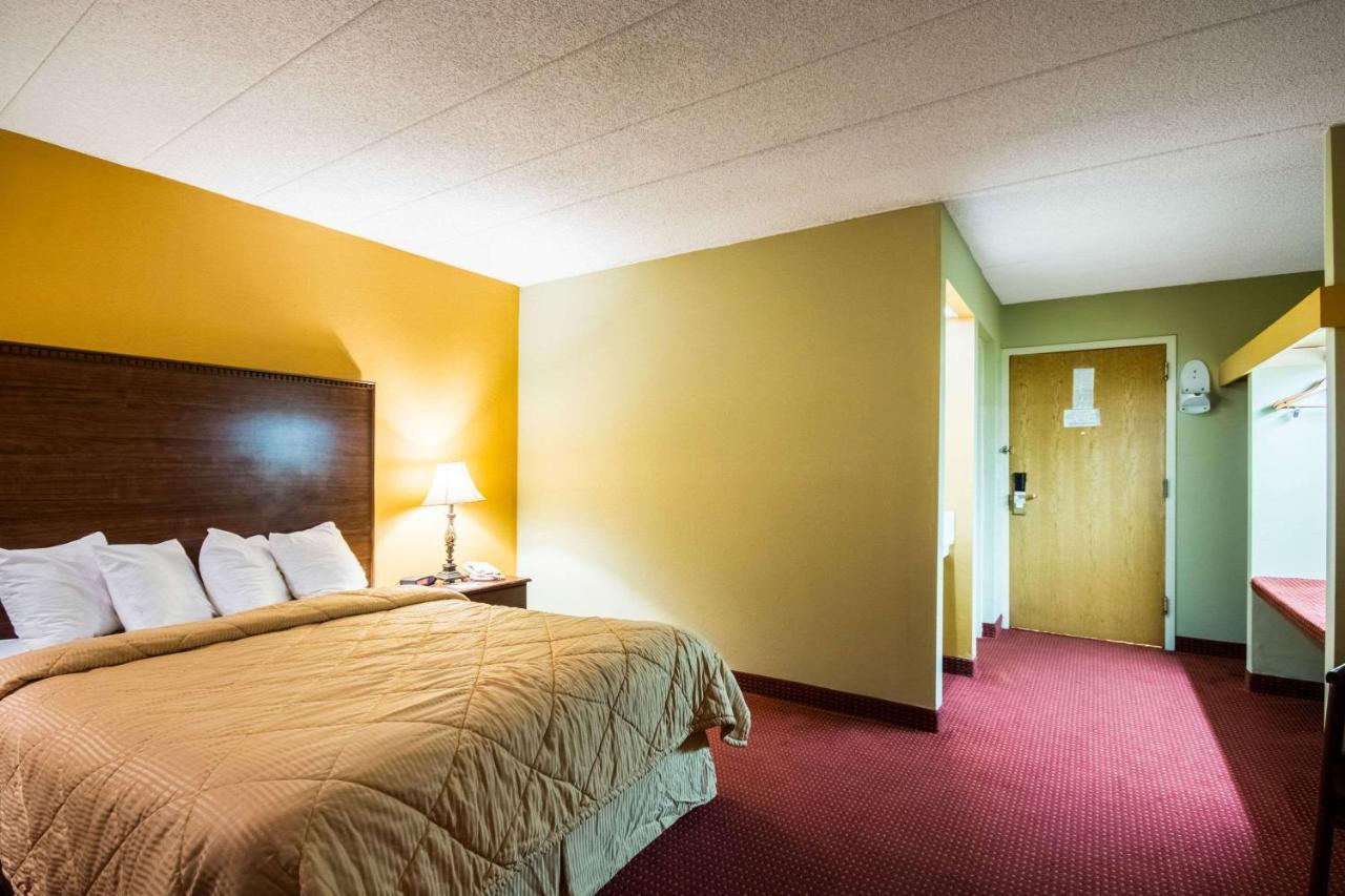 Quaint Inn & Suites McHenry Eksteriør bilde